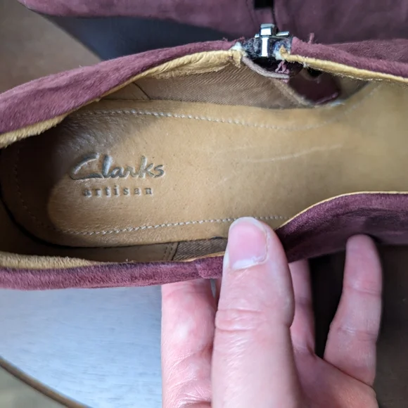 Clarks Artisan Woman's 9M Wine Burgandy Suede Artisan Wedge Shoes Side Zip - Picture 5 of 7